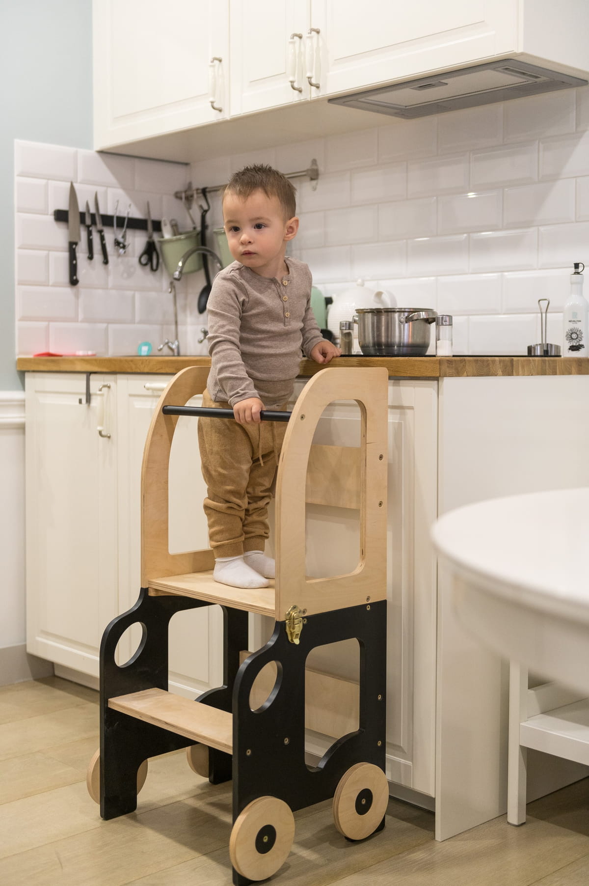 Car Kitchen Helper / Learning Table | Hertwill