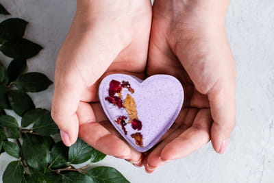 Set of 5 Heart Shaped Shower Steamers Gift Set